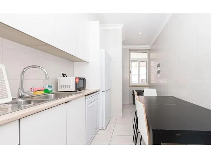 Houze_Central Lisbon 4 Room Flat شقة